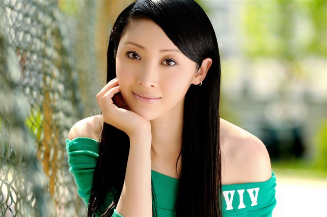  p>巨缘圣 i>(原名 /i> i> a target="_blank" href="/item/巨姗姗