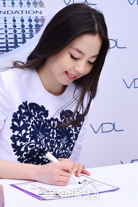  p>安昭熙 i>(         ,ahn so hee) /i>,1992年6月27日出生于韩国 a