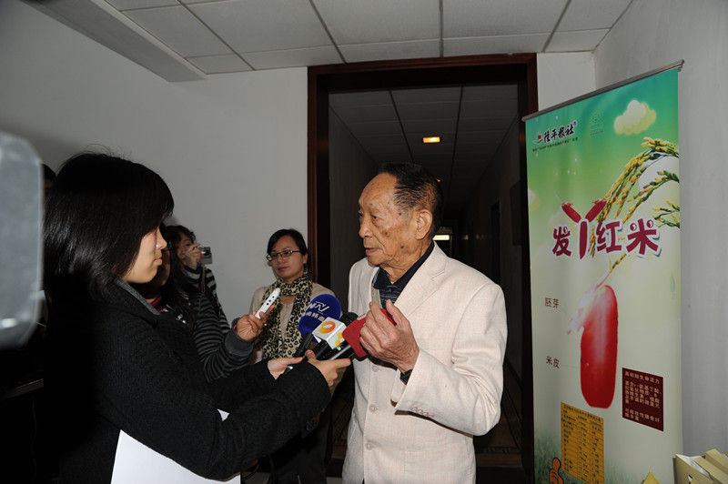  p>"发丫红"发芽糙米由中国杂交水稻之父袁隆平院士领衔的研究团队