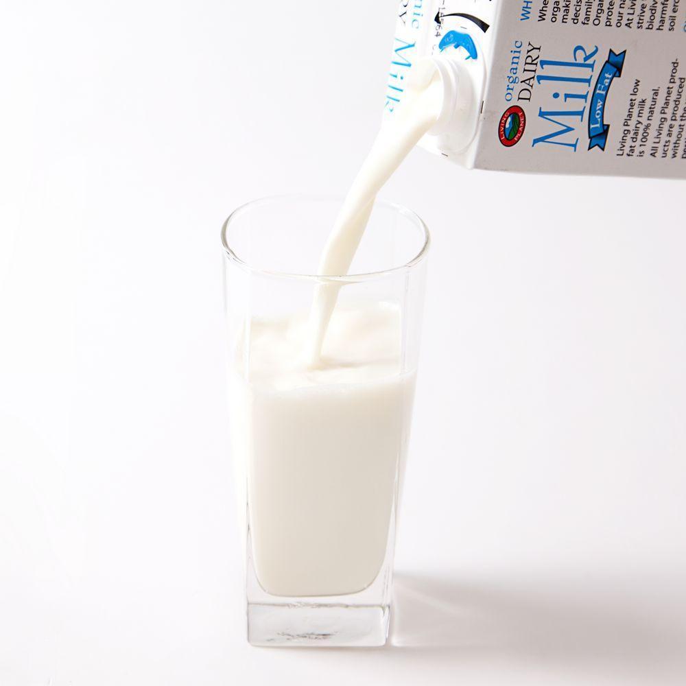  p>低脂牛奶(lowfat milk)是一种牛奶,所含的 a href="#" data-lemma
