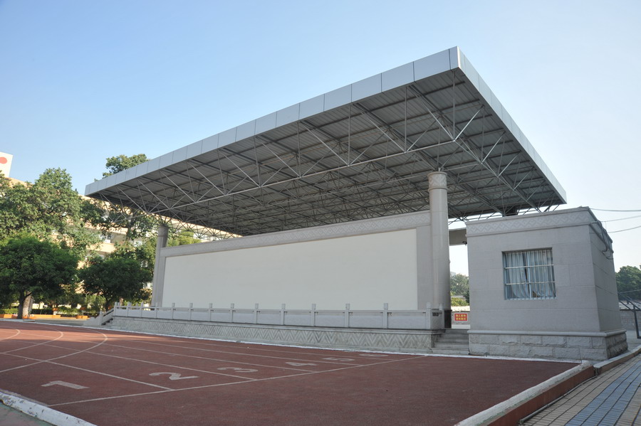  p>南宁市锦华小学创办于一九五一年,原南铁一小,属原柳局管辖的一所