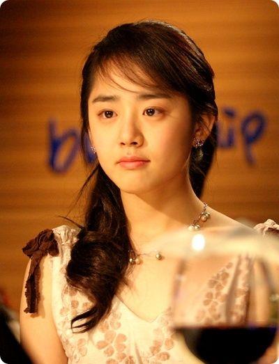 即文根英(误译),生于1987年5月6日,韩国影视女演员