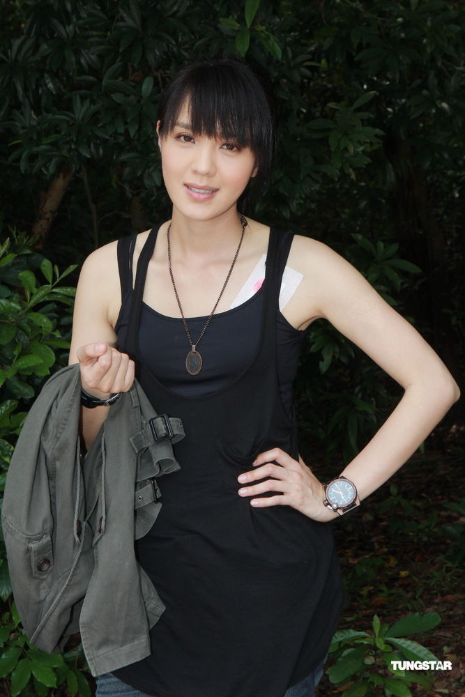  p>官恩娜,1979年7月9日生于大溪地,中国香港女歌手,演员.