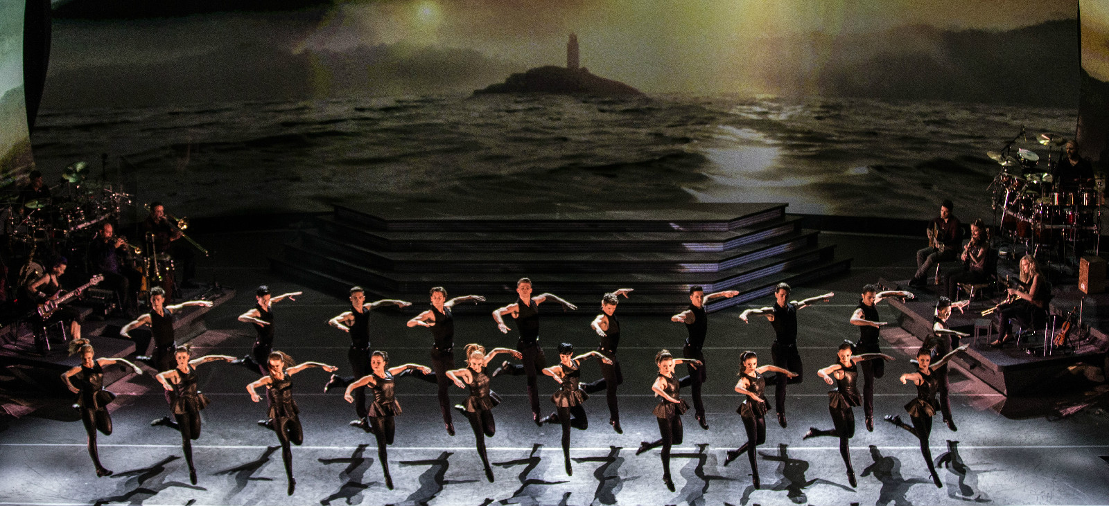 ,是由世界第一踢踏舞剧爱尔兰《大河之舞》原班