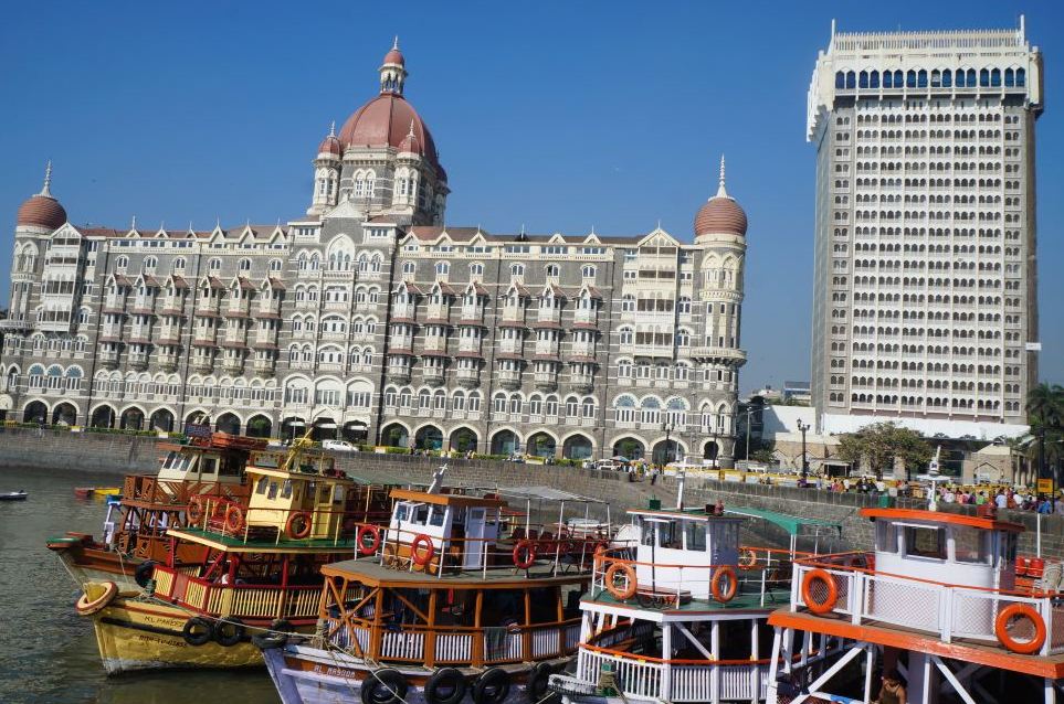  p>泰姬玛哈酒店(taj mahal hotel)位于印度孟买的colaba地区的一家有