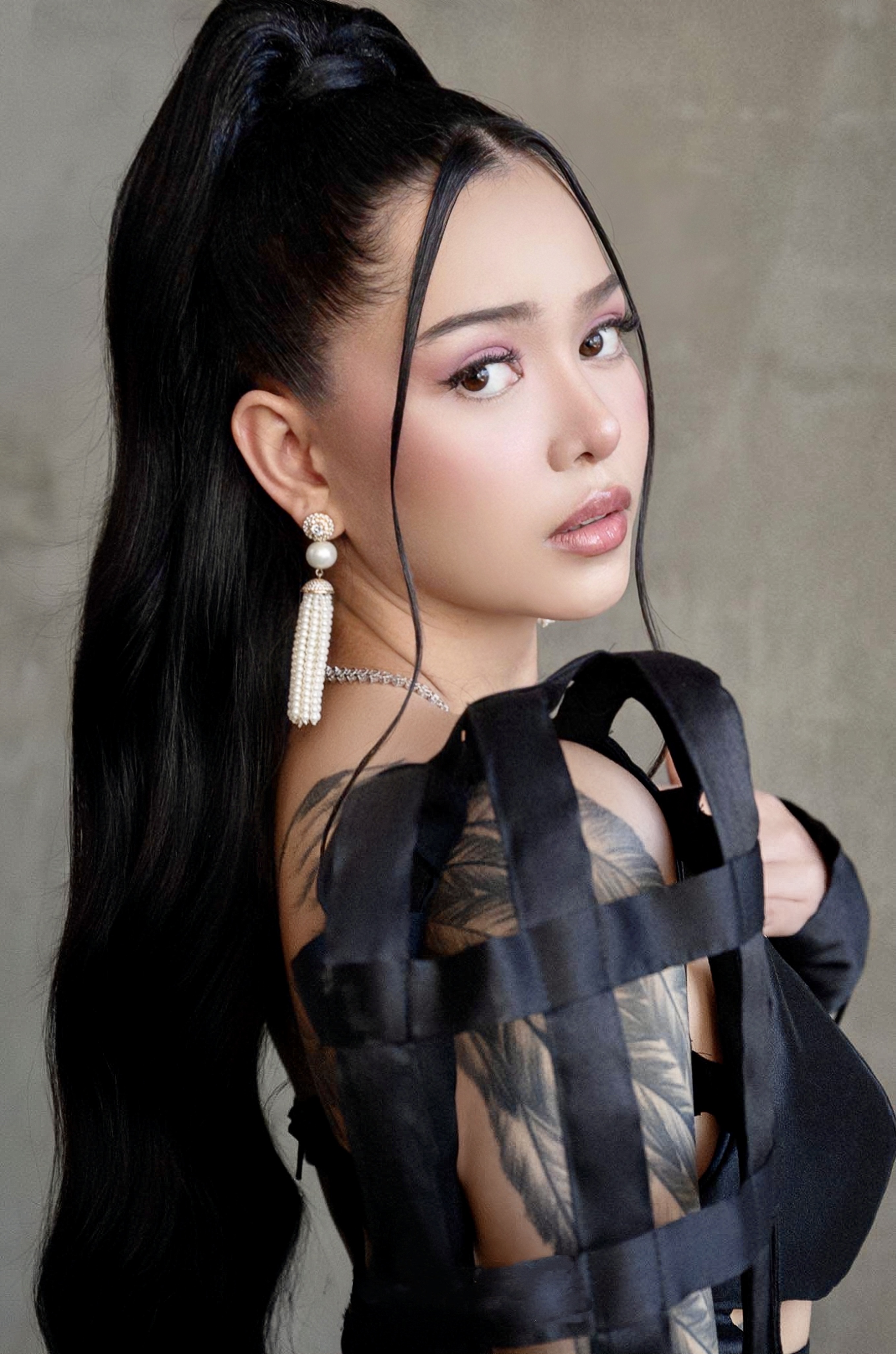 泰勒(denarie taylor),1997年2月8日出生于菲律宾班诗兰省安蒂波洛