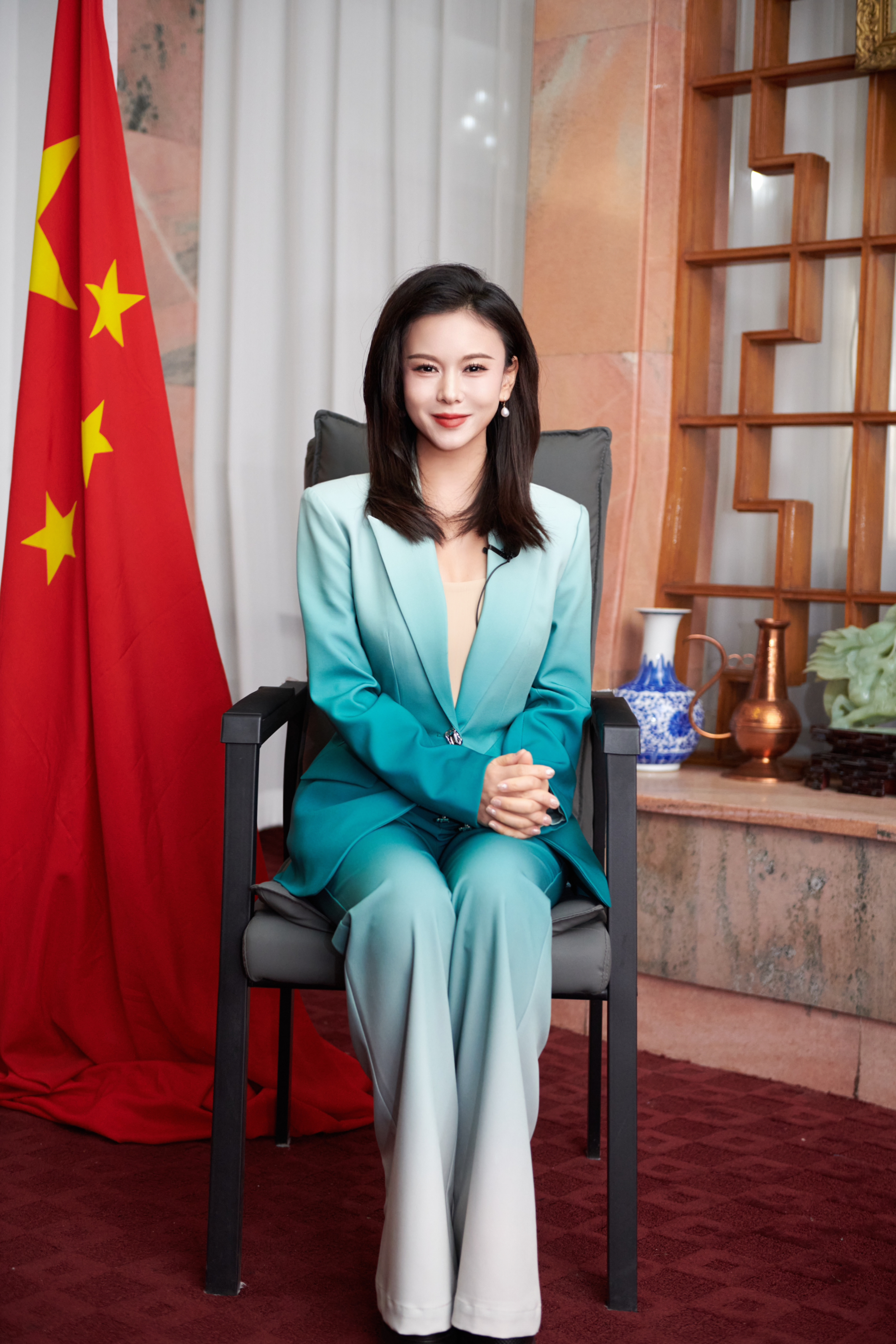 中国电视节目出品人,中韩英三语主持人,凤凰网