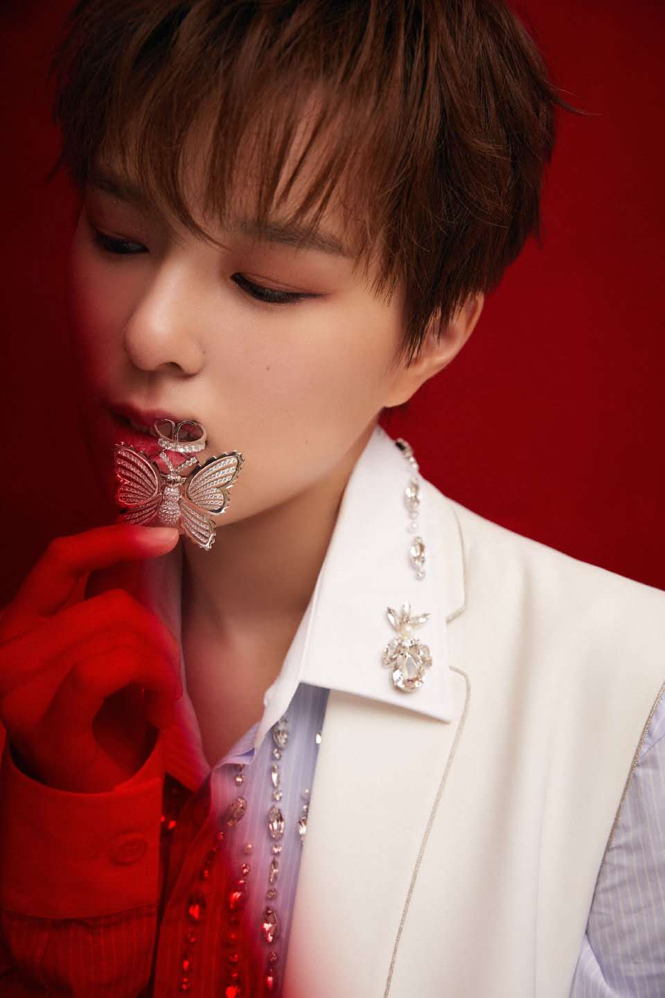  p>杨芸晴(sunnee),1996年9月28日出生于泰国曼谷,泰籍华裔女歌手