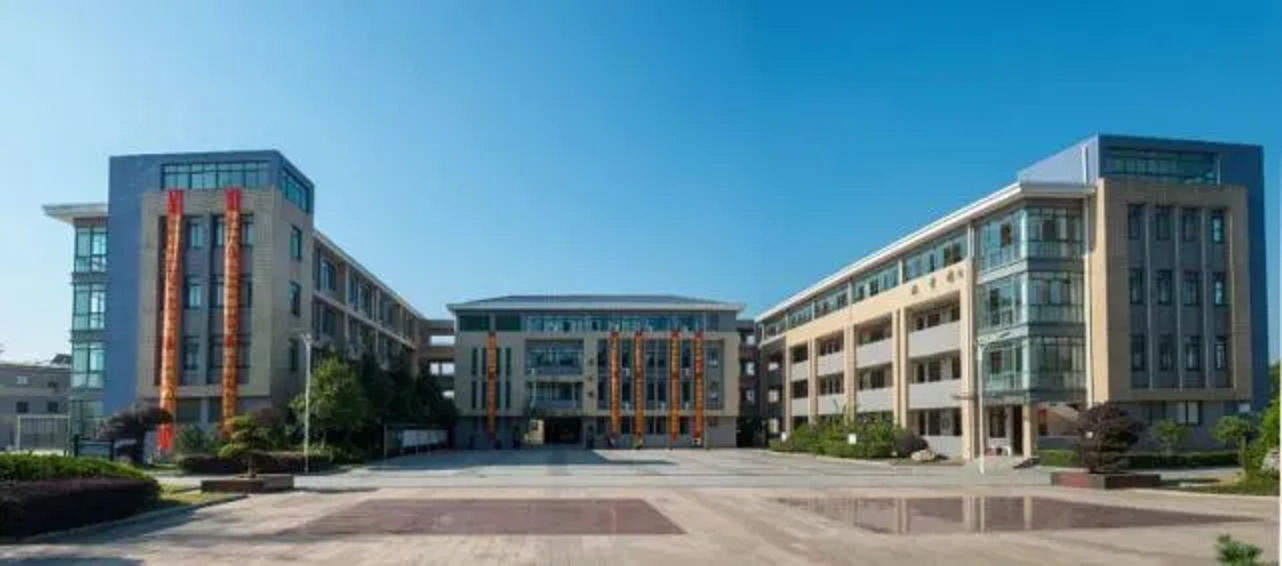 ="ref" data-ctrid="tbscmxqujbbr">宜兴市丁蜀高级中学创建于1938年