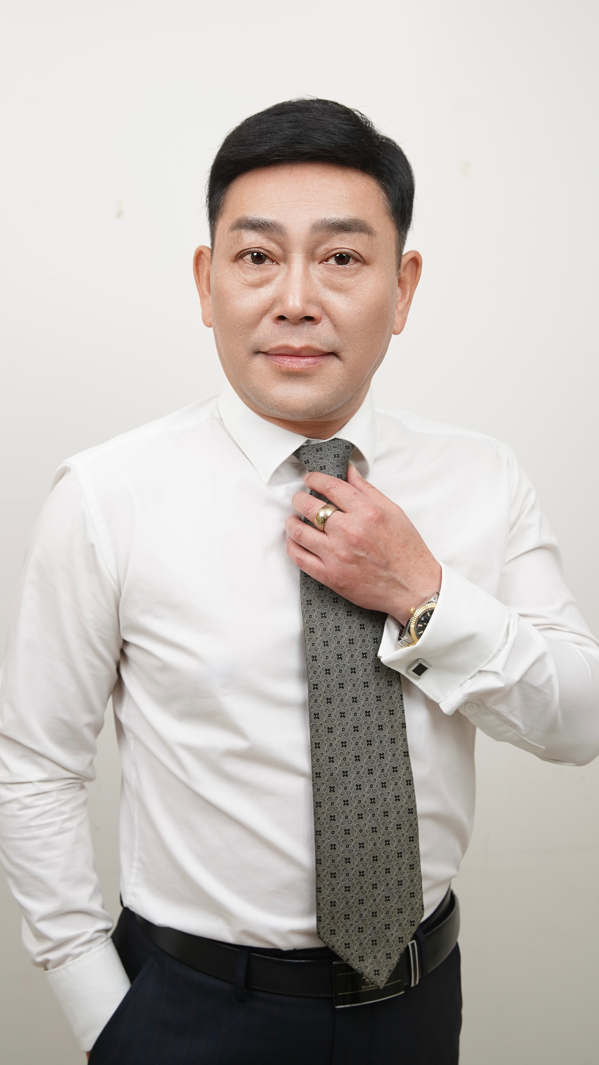  p data-id="tkgljxciwckr">演员肖伟,中国内地影视男演员,先后参与了