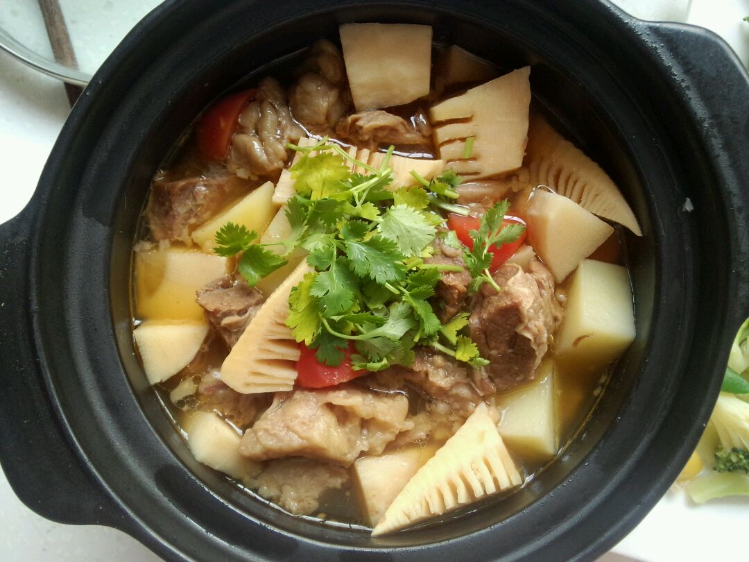 砂锅牛腩炖萝卜