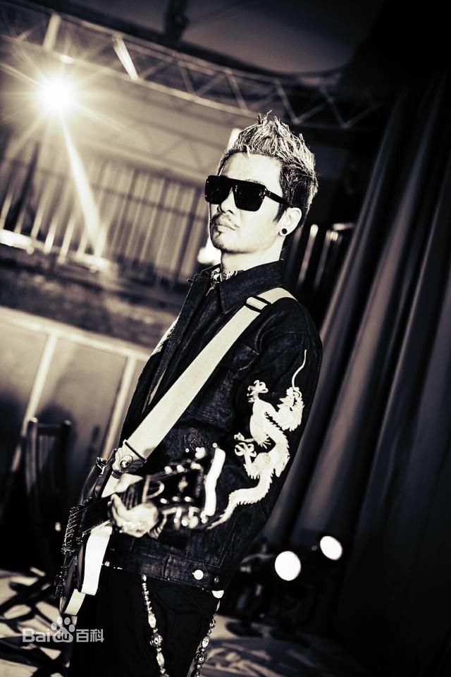">《super star》是 a target="_blank" href="/item/李延亮/6199078"