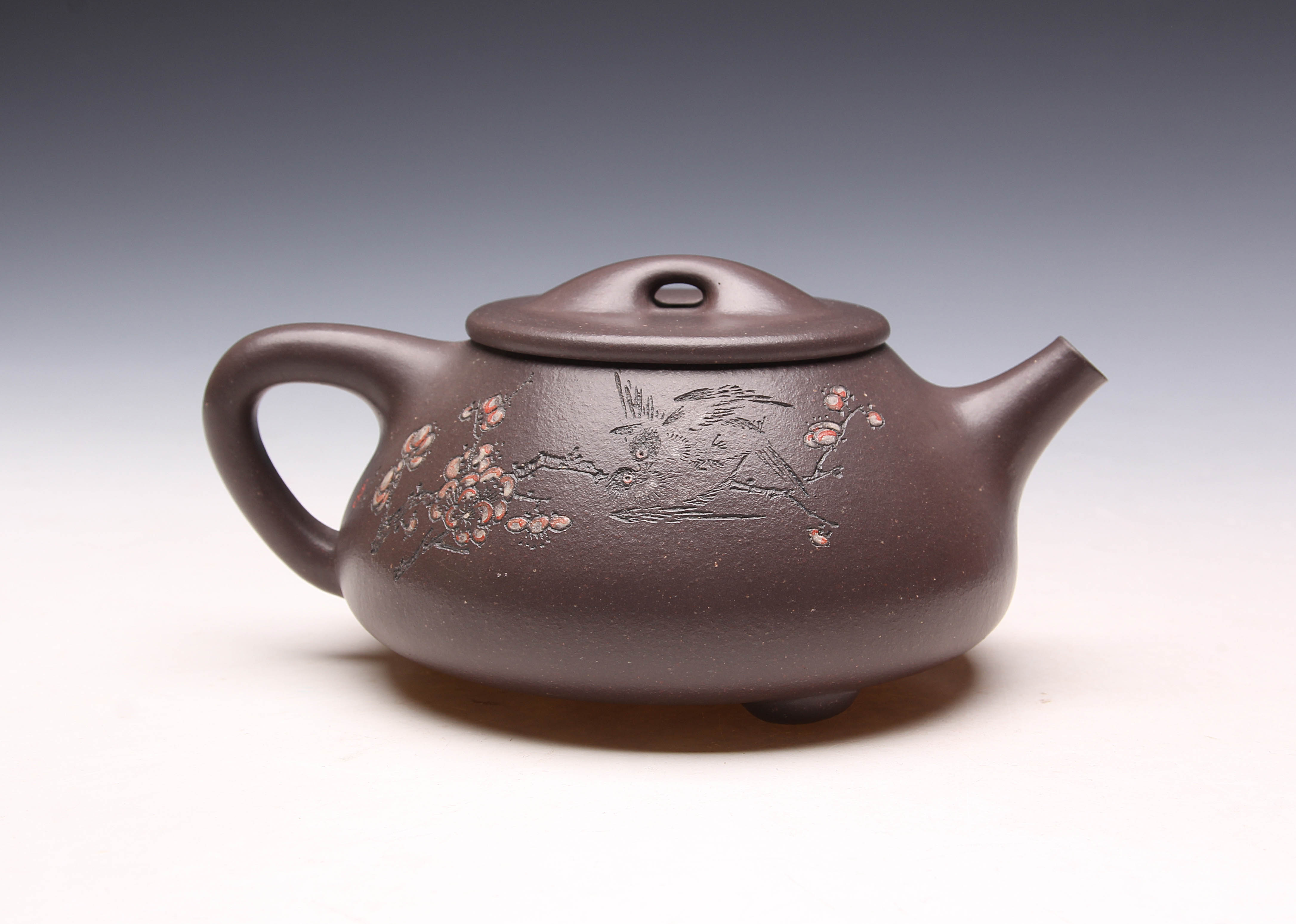 男,紫砂陶瓷艺人,紫砂名人,创办"王旭紫砂工作室",参与首届中国好艺术