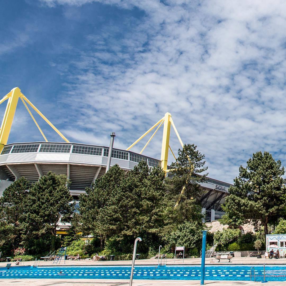  p>伊杜纳信号公园球场(signal iduna park)是德甲球队 a target="