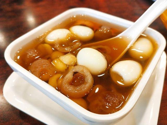 龙眼肉莲子鹌鹑蛋糖水