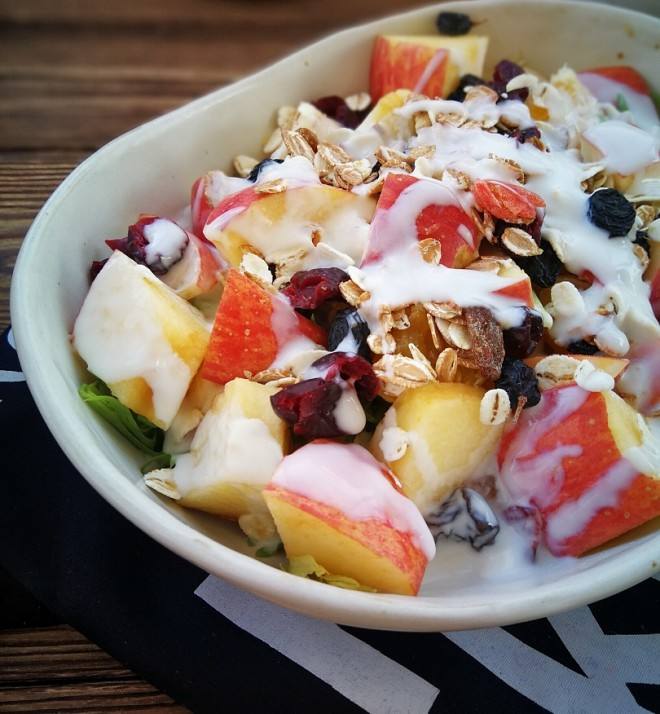 枣燕麦酸奶沙拉