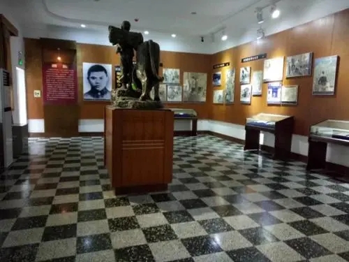 lemmaid="19657132">陕西省 /a>西安市临潼区兵马俑后门68310部队院内