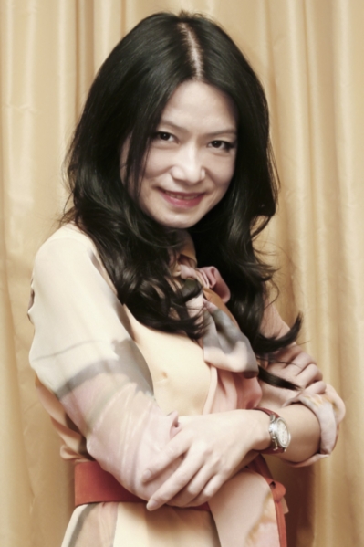  p>谭燕玉,vivienne tam,生于1957年11月28日,是一国际著名的女性时装