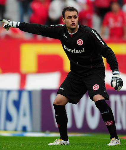  p>雷南·布里托·苏亚雷斯,1989年1月24日出生于维亚马奥,身高186