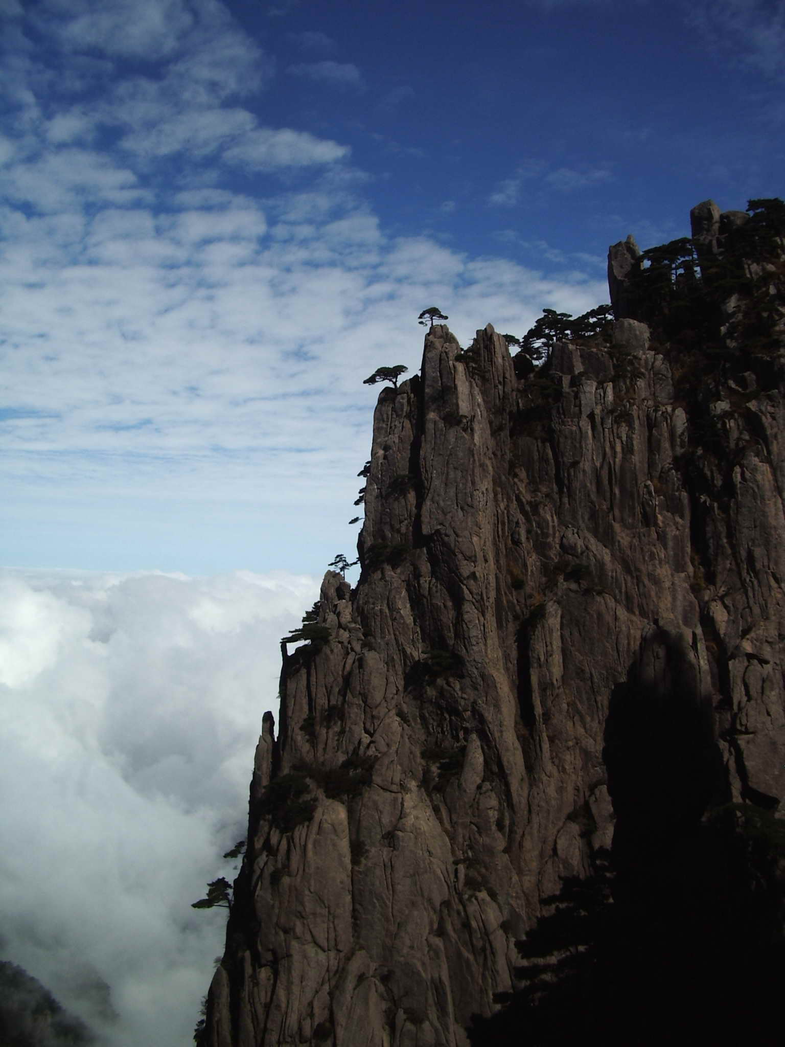 始信峰是一处旅游景点,位于 a target="_blank" href="/item/黄山风景