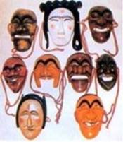 1964年河回假面被指定为韩国第121号国宝,制作年代大约在11~12世纪(高