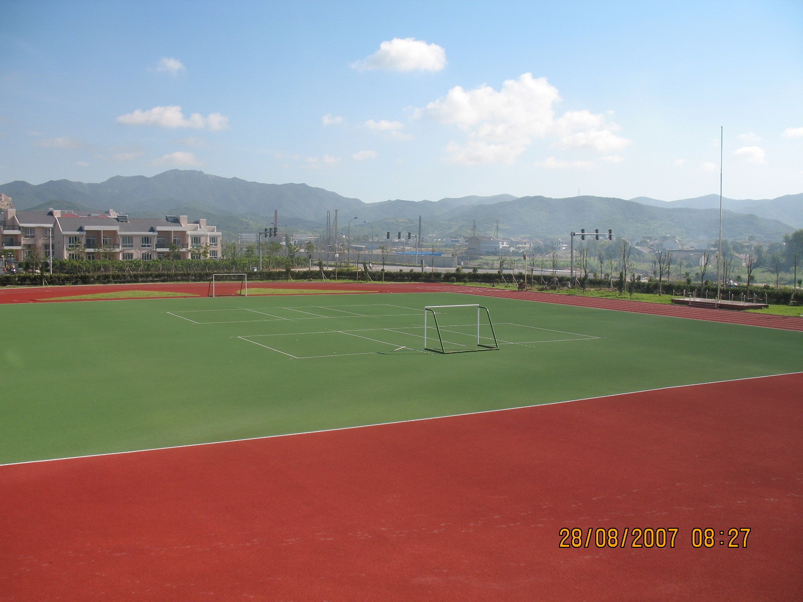 舟山第一小学坐落于舟山正在开发的一块热土