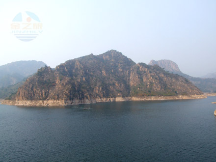 p>金龙温泉度假村位于秦皇岛市抚宁县温泉堡,依托温泉堡天然温泉资源