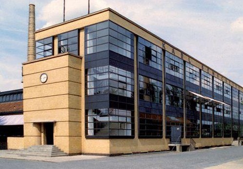  p>德国法古斯工厂(fagus factory)是一座由10座建筑物组成的建筑群