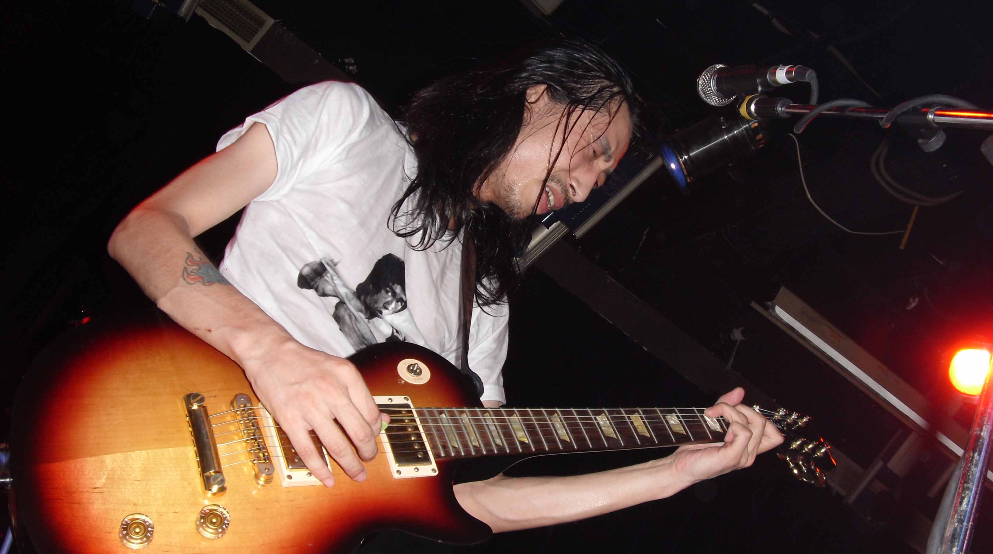  p>谢天笑,1972年12月8日生于山东淄博,中国摇滚歌手,音乐人创作人.