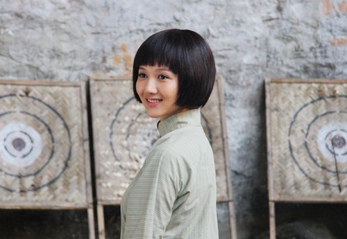 1981年4月11日出生于辽宁省大连市,中国内地女演员,歌手,先后毕业于 a