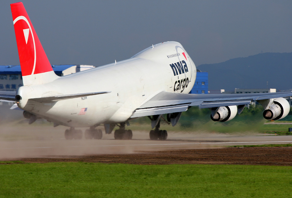 美西北航空公司