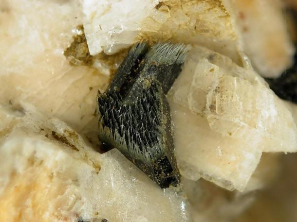 riebeckite)是 a href="#">闪石 /a>矿物族中的一种 a href="#">钠铁