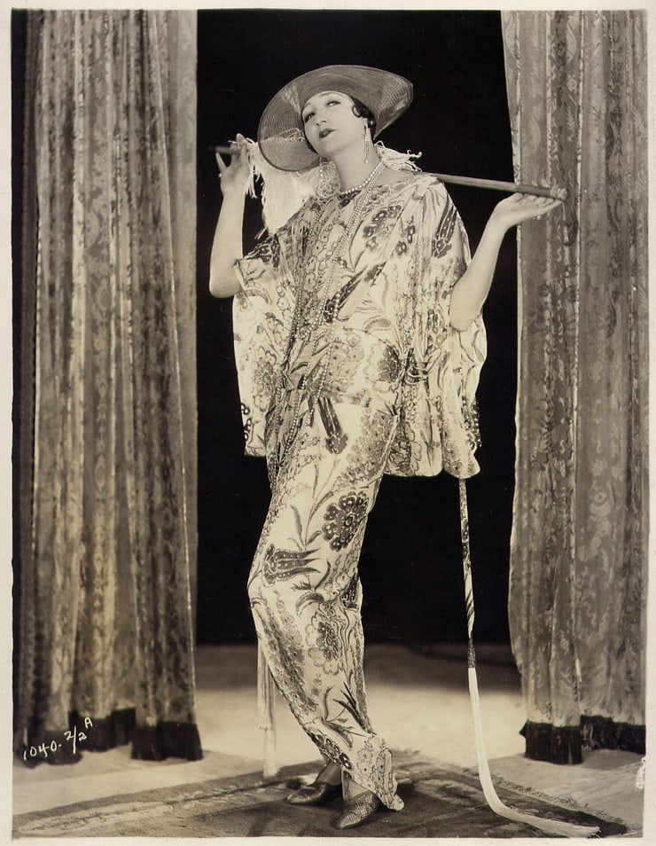 (hedda hopper),1885年5月2日生于美国宾夕法尼亚州,原百老汇女演员