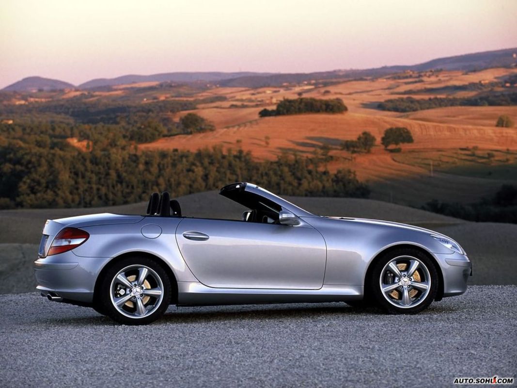  p>奔驰slk是全球首款大批量生产的硬顶敞篷 a href="#" data-lemmaid