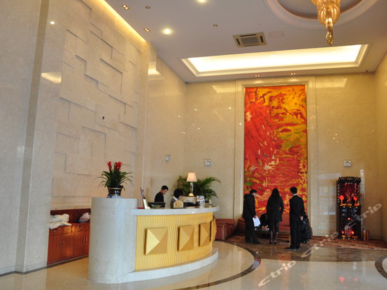  p>苏州汇豪国际酒店西邻苏州乐园,淮海路商业街,东靠千年古刹寒山寺