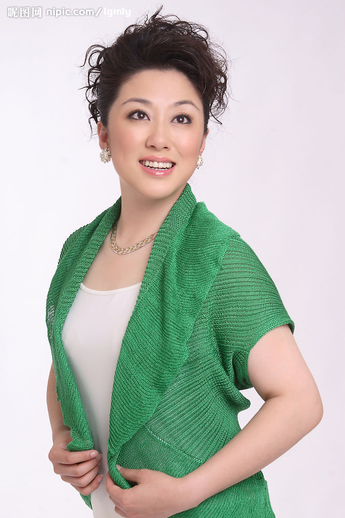  p>《娘在那片云彩里》是由张卓娅,王祖皆作曲,王晓岭作词,吴娜演唱的