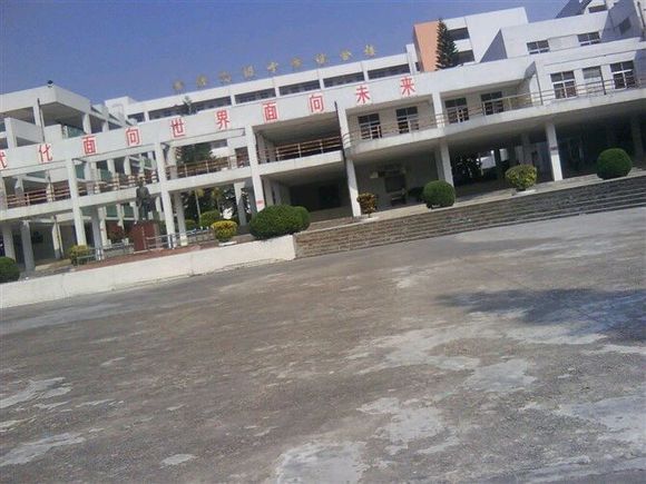  p>揭阳市惠来县葵潭镇慈云世铿学校于1996年11月21日建立 /p>