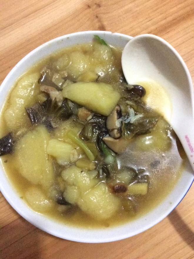  p data-id="gnx2atpf82">乌蛋粿是福建周宁独有的特色小吃之一.