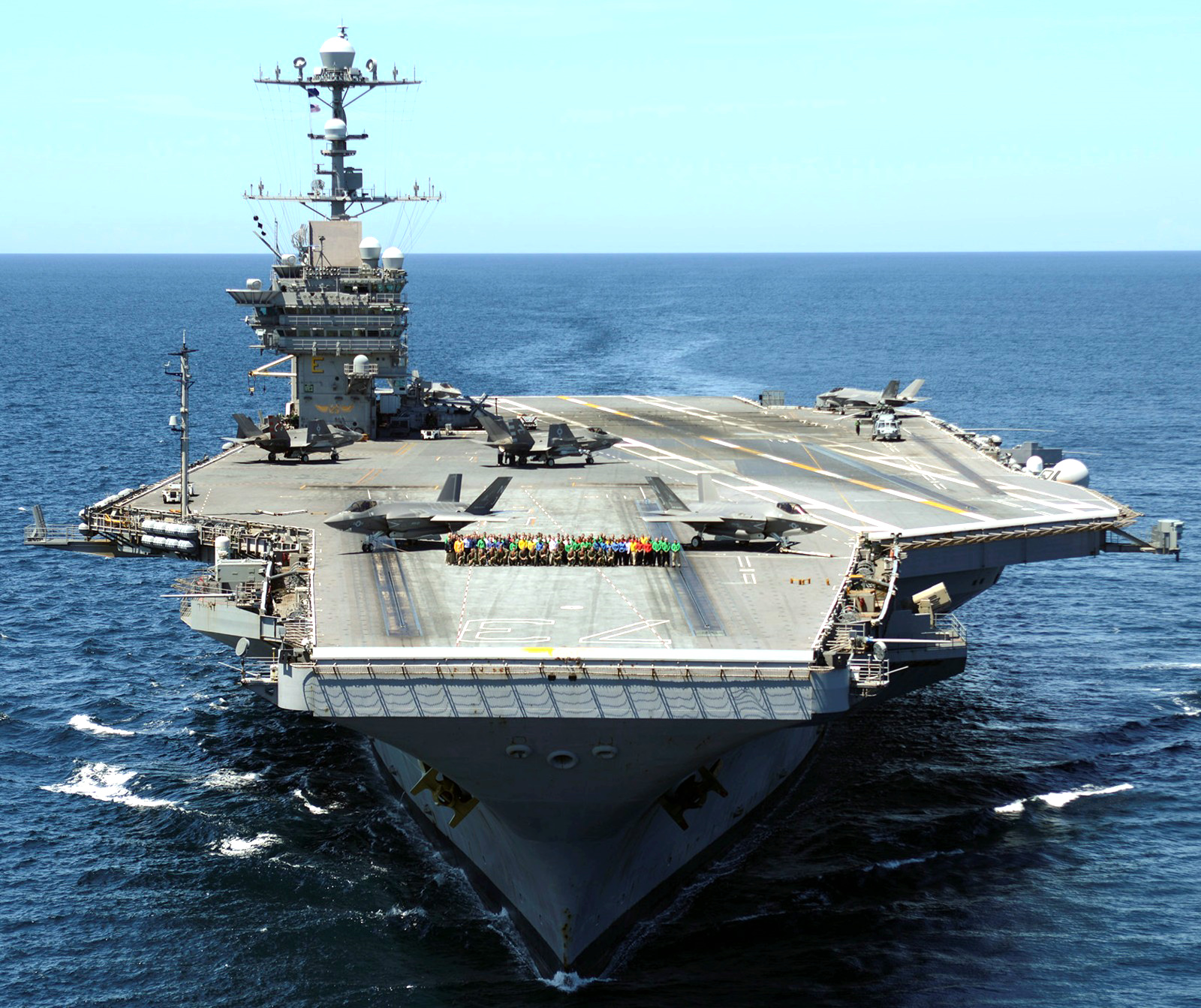 号航空母舰),是20世纪80年代美国建造的世界上吨位最大的航母之一,为 