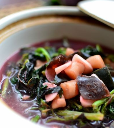 苋菜皮蛋鲜蘑汤