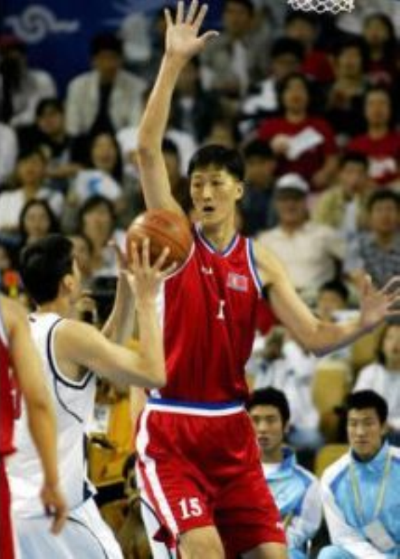  p data-id="gnwqpcu8zp">李明勋,1969年9月出生于朝鲜 a target="