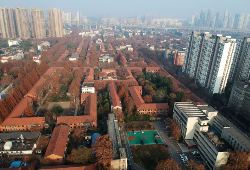  p>红钢城位于武汉市青山青山,由无开发商建成,共计房屋197户,小区