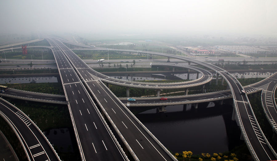 是天津滨海国际机场连接周边京津高速,津宁高速,津汉公路,津滨高速,津