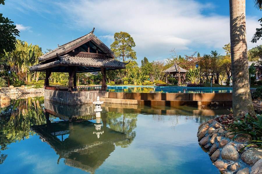 ">御水古温泉 /a>)坐落在距茂名市区28公里的电白县麻岗镇热水村,占地