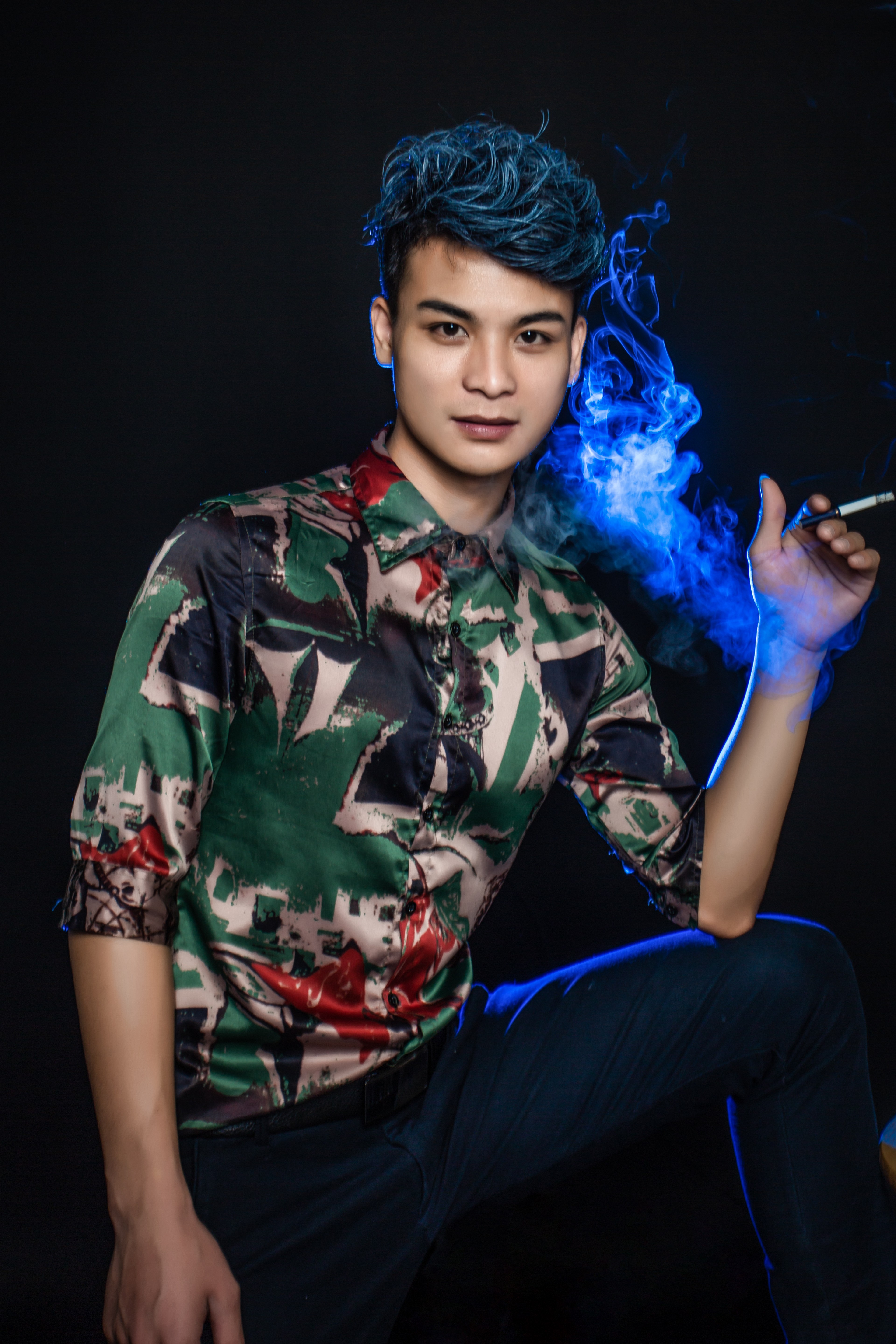 黑雄,男,原名彭春雄,华语男歌手