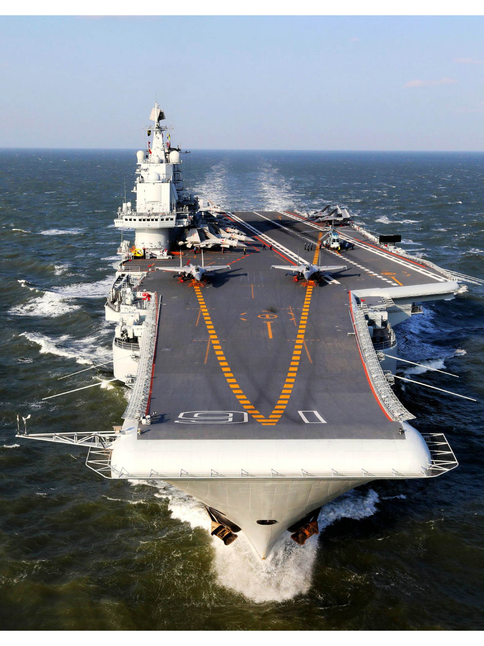  p data-id="gn98ibawbw">辽宁号航空母舰(代号:001型航空母舰,舷号