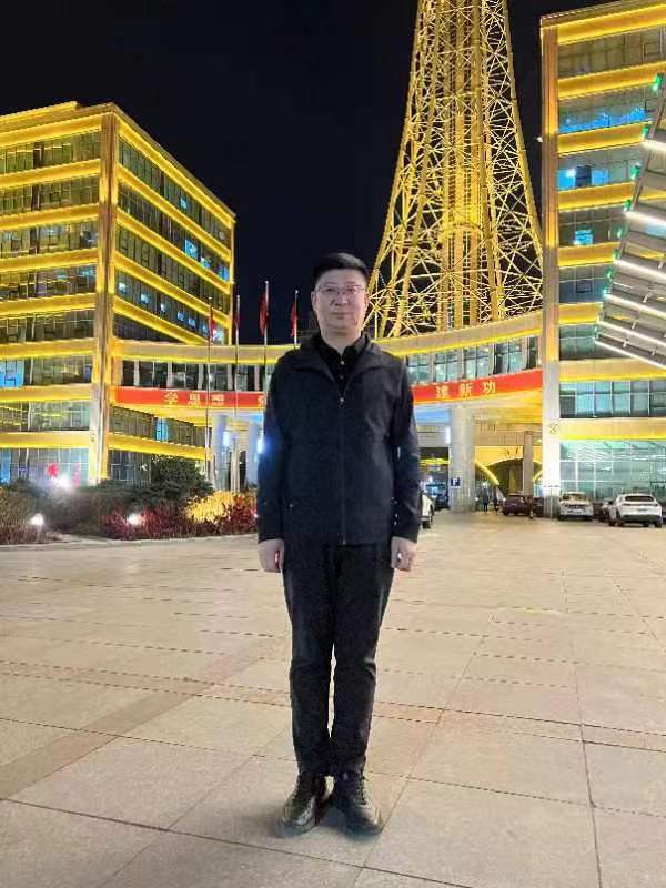 周巍
