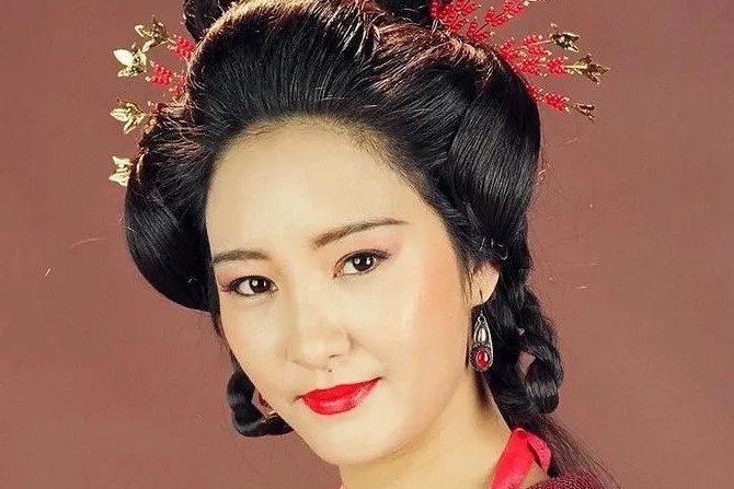 金庸笔下康敏：揭露“事实真相”，毁了丐帮和自己_百科TA说