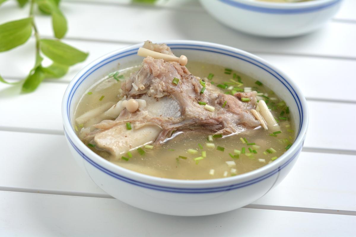 棒骨蘑菇汤