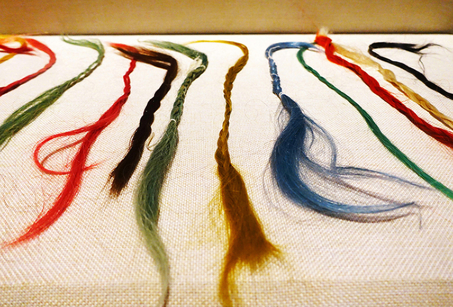 在古代又称墨绣,以人的头发作为原料,结合绘画与刺绣制作的艺术品,是